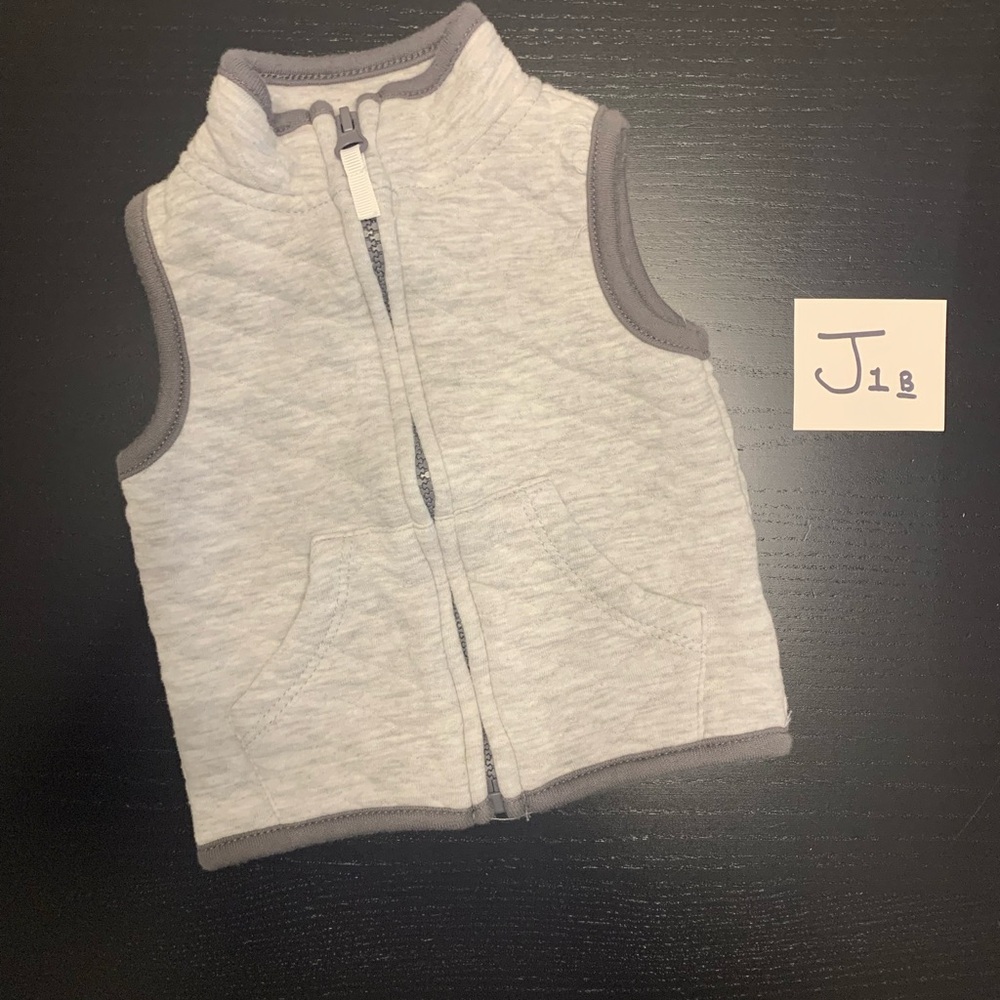 ⭐️5/$10.00⭐️ Chick Pea Grey Zip Up Vest